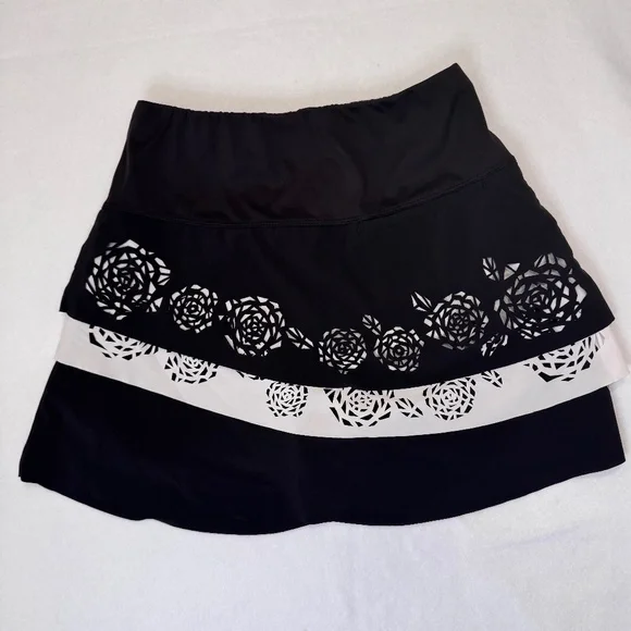 Lucky In Love Women's Golf 16" Skort Floral Laser Cut Black & White Small - Picture 2 of 6